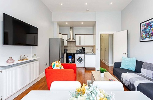 Northcote Apartment | Refurbished St.Johns Hill Apartment