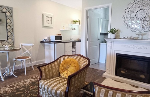 Sassafras House | Regal Room - Lakeside @ Glen Elborne Estate