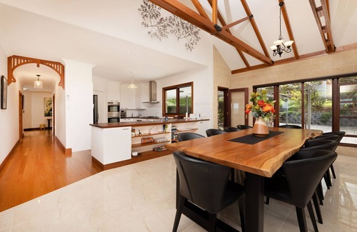 Minimbah House | Regatta Park: Where The Land Meets The Sea