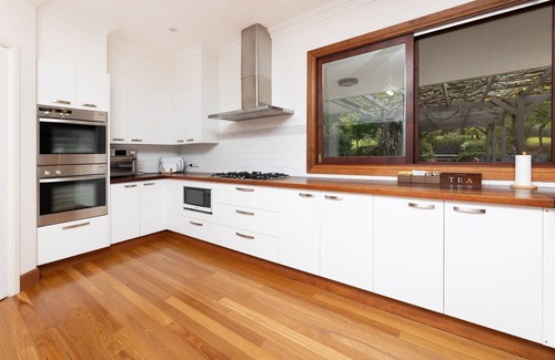 Minimbah House | Regatta Park: Where The Land Meets The Sea