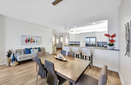 Vanderbilt Beach Condo | Regatta - William Raveis Rentals
