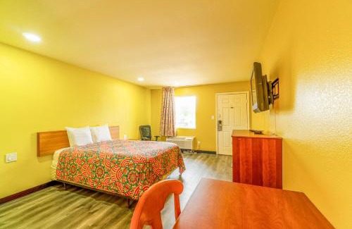 Rockdale Hotel | Regency Inn By OYO Rockdale TX