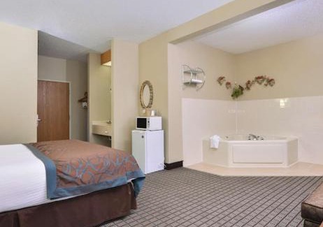 Geneseo Hotel | Regency Inn Geneseo IL I-80