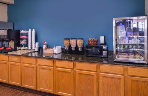 Geneseo Hotel | Regency Inn Geneseo IL I-80