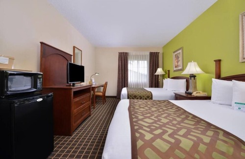 Geneseo Hotel | Regency Inn Geneseo IL I-80