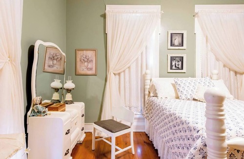 Finchville Bed & Breakfast | Regina's Country Livin'