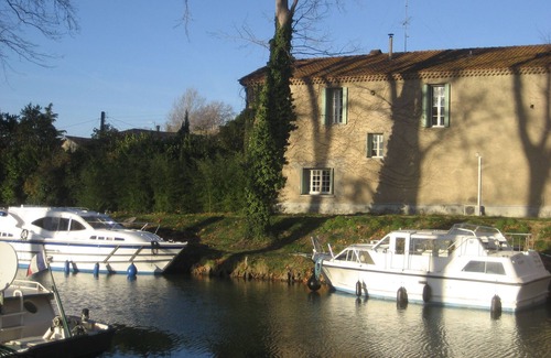 Capestang Apartment | Regine, Luxury Apartment in Historic Village, 100 Metres from the Canal Du Midi
