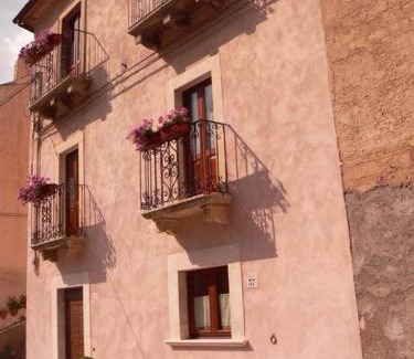 Caporciano House | Regio Tratturo