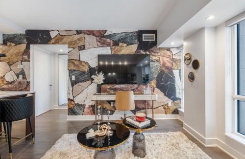 Bay Cloverhill Apartment | Regis Suites - Downtown Toronto - CN Tower & Rogers Centre