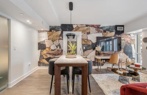 Bay Cloverhill Apartment | Regis Suites - Downtown Toronto - CN Tower & Rogers Centre
