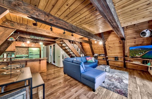 Christmas Valley Cabin | Reindeer A Frame with Hot tub and Sauna, Pet Friendly Escape the Heat wave