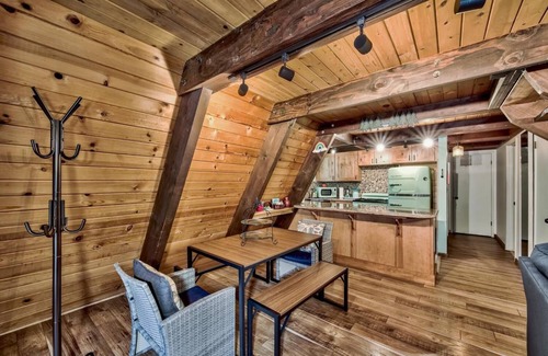 Christmas Valley Cabin | Reindeer A Frame with Hot tub and Sauna, Pet Friendly Escape the Heat wave