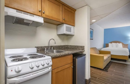 Seabreeze Park Hotel | Rejuvenate by the Sea | Tranquil Beachfront Escape for Relaxation | 2 Units