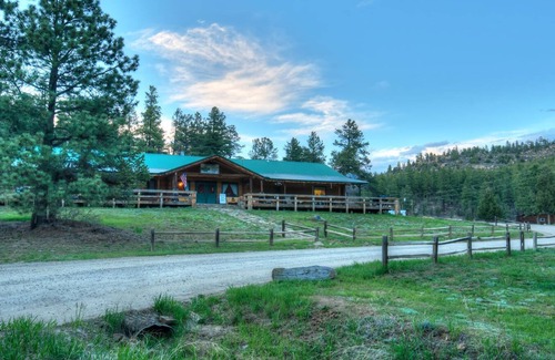 Weston Cabin | Rejuvenating bald eagle cabin with Shower Jacuzzi