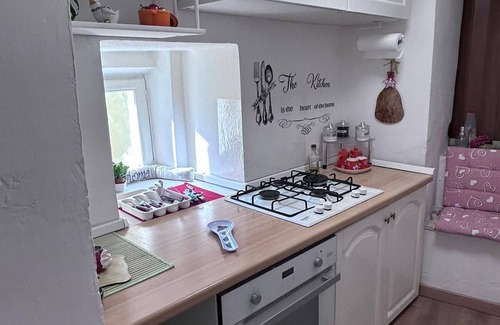 Precetto House | Relais Marmore with Jacuzzi for 2, wood stove in room and pets allowed