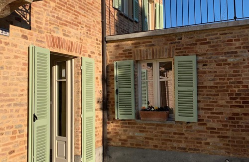 Montegrosso dʼAsti House | Relais" Podere Le Gaggie "ape "La TerrazzaCin it005076C2IOLXDSG7 Asti Alba Nizza