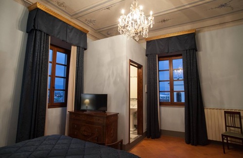 Montemurlo House | Relais Villa Scarfantoni B&B