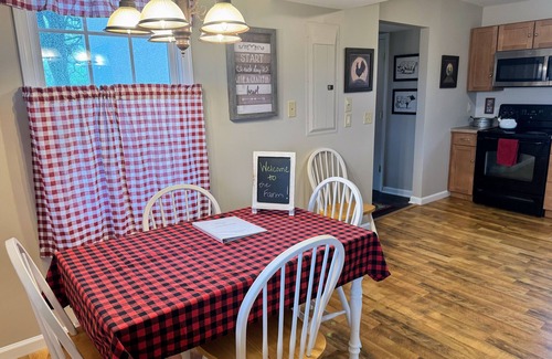Culpeper House | Relax and enjoy a quiet, country get-away at Lucky Star Farm!