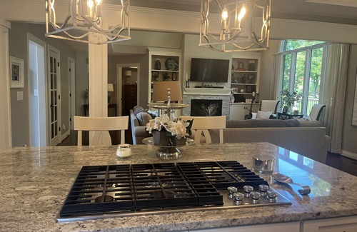 Lake Forest House | Relax and enjoy Golden Retreat while in town for the Kentucky Derby Festivities.