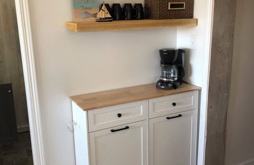 Elkhart Cabin | Relax and unwind at the Cozy Cabin on Heaton Lake.