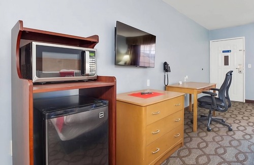 Ingleside Apartment | Relax and Unwind! Free Parking, Onsite Pool, Near Port Aransas Museum