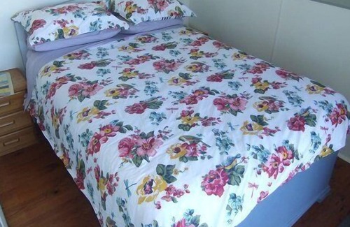 Glenburn House | Relax and unwind in this little cute bach.
