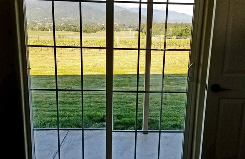 Murphy House | Relax and unwind in our 3br-2ba house on Historic Troon Estate Vineyard!