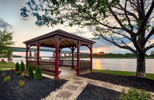 Secaucus House | Relax and Unwind! Pet-Friendly Property, Minutes to Meadowlands Outlet Mall!