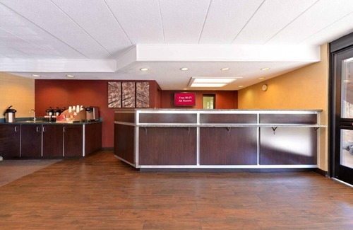 Secaucus House | Relax and Unwind! Pets Allowed, Free Parking, Short Drive to MetLife Stadium