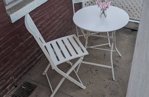 Cumberland Apartment | Relax at a Rustic Oasis- Walk 2 everything! Cyclist Welcomed & Pet friendly!