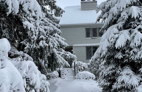 Seven Devils Condo | Relax at Couple’s Retreat. View, Ski, Winery, Hike, Ziipline, Snow Tube…here