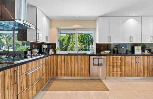 Imperial Point House | RELAX AT SERENITY PLACE, A STUNNING MODERN & CONTEMPORARY HEATED POOL HOME!