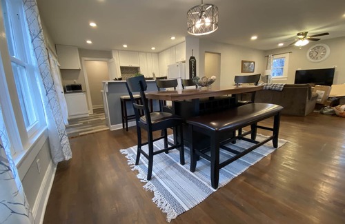 Fort Worth Cultural District House | Relax at the Lonestar Lodge! Close to all the fun in DFW!