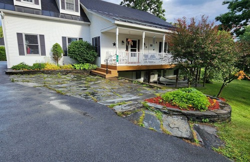 Crystal Beach House | Relax by "The Water's Edge" & enjoy amazing views and year round fun! 6BR/3.5BA