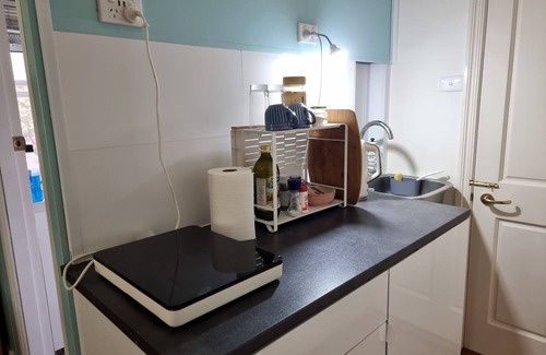 Miranda Apartment | Relax close to city,a studio 10 mins from the beaches and Westfield shopping C.