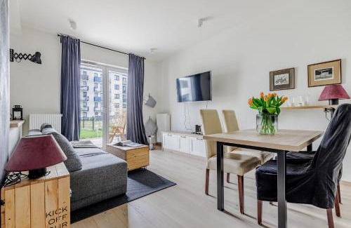 Warsaw Apartment | Relax&Comfort New WAW 50 sqm with terrace, garden, free parking and AC