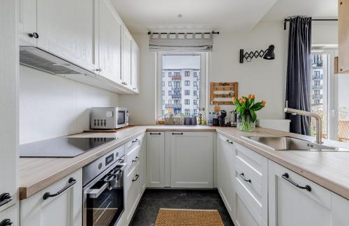 Warsaw Apartment | Relax&Comfort New WAW 50 sqm with terrace, garden, free parking and AC