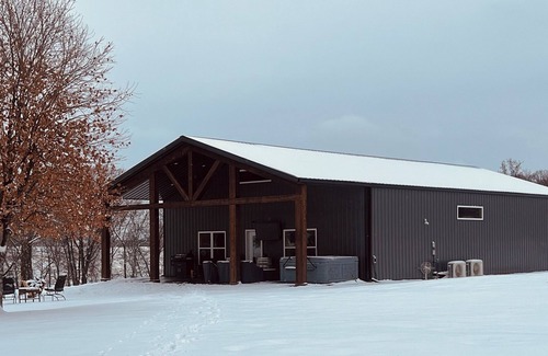 New Franklin House | Relax Enjoy Country Living with Hot Tub