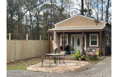 Axis House | Relax in Comfort at Pepper's Place - Creola | New listing
