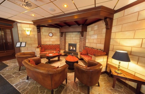 Lochem Hotel | Relax in Comfort with Indoor Pool, Free Parking & Fun Games for All Ages
