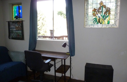 Oakland House | Relax in garden paradise with free views -special 15% weekly discount - BOOK NOW