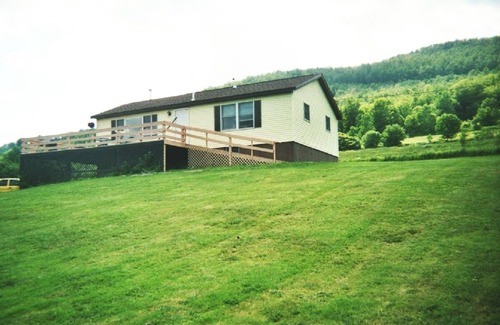 Denver House | Relax in Hot Tub Under Catskill Stars