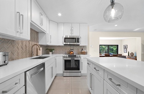 South Corals House | Relax in Luxury - 3 Bed, 2 Bath Oasis with Pool
