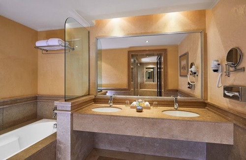 Makadi Bay House | Relax in Oasis Room Near Makadi Water World Aqua Park – Short Drive