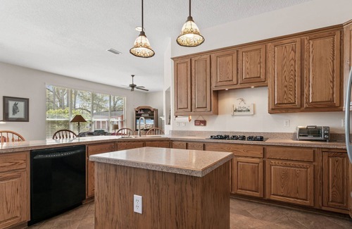 Middleburg House | Relax in our cozy 3 BR home with a spacious master suite with soaking tub, large yard, pool, BBQ