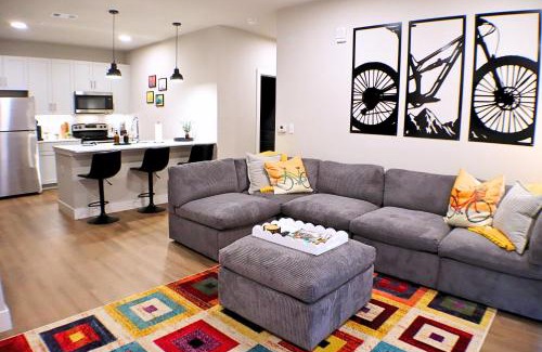 Rogers Apartment | Relax In Style Cozy 1br W Pool, Gym & Free "p"