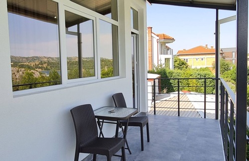 Titov Veles Apartment | Relax in Style-Modern Lake Apartments in a Quiet Setting