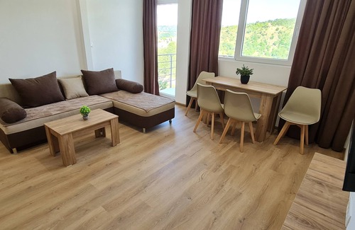 Titov Veles Apartment | Relax in Style-Modern Lake Apartments in a Quiet Setting