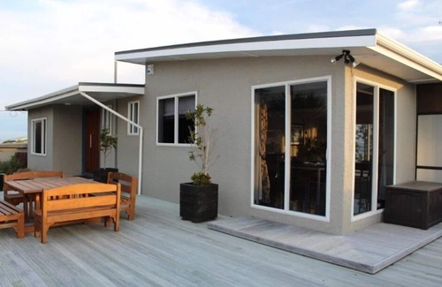 Castlecliff House | Relax in the Wanganui Dunes