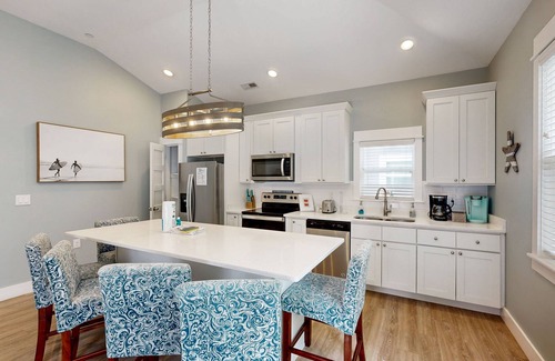 Corolla Light Condo | Relax in this inviting condo with patio, netflix streaming and pool